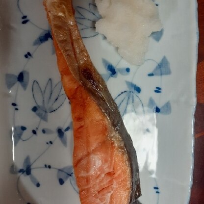 れいにゃ～んさんこんばんは～♪焼鮭は日本人を思わせてくれる一品だわ～( *´艸｀)ありがとうございます☆